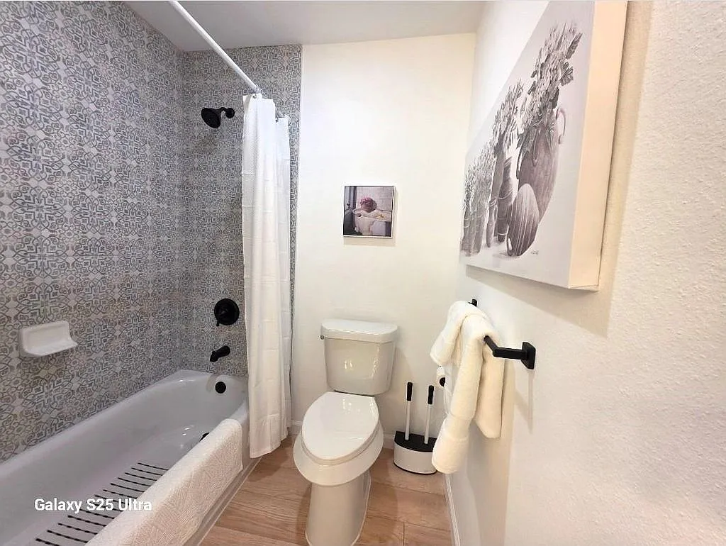 4 bed, 2.5 bath, 1700 sqft, $2,200 — Photo 3