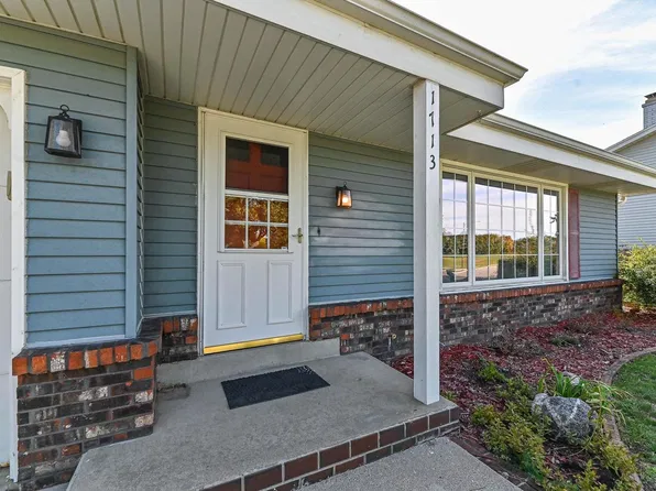 1713 Fox River PARKWAY, Waukesha, WI 53189