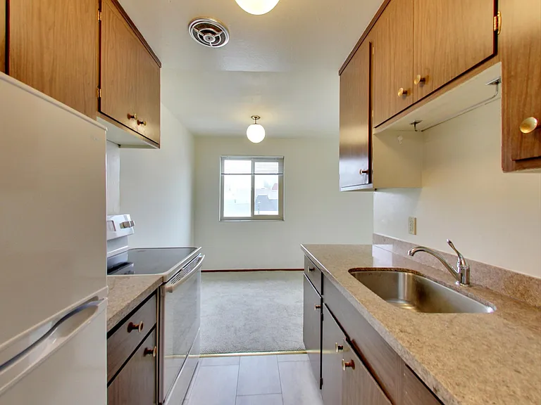 1300 Lawton St #301 — Photo 1