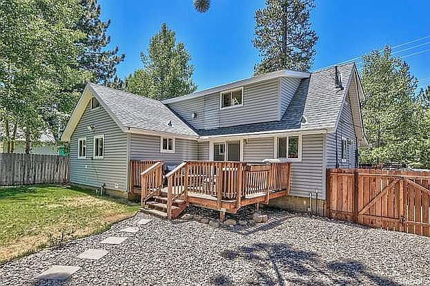 Rear of house, deck & yard