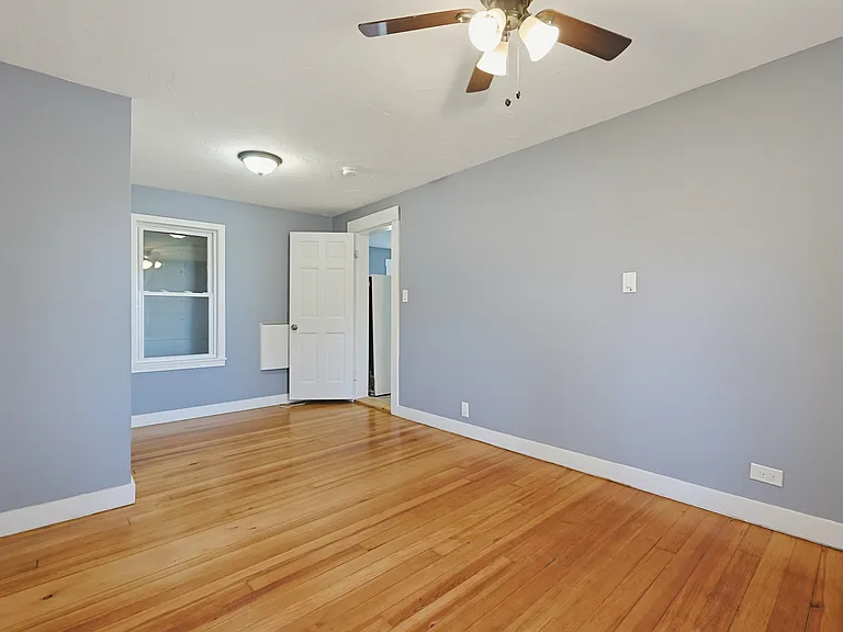 12-12R Granite St #2 — Photo 4
