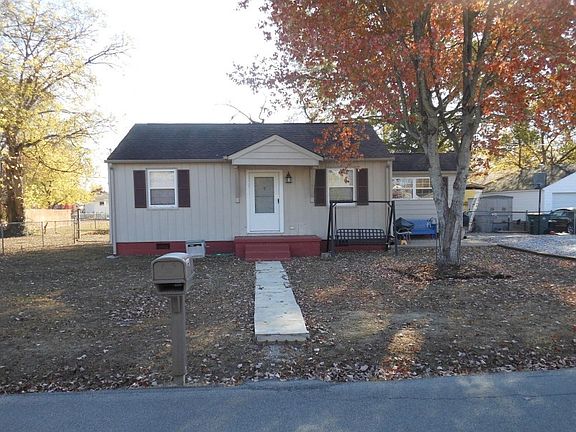 2nd image of 1720 Strawberry Ln
