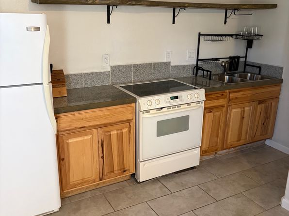 300 W Jefferson Ave #1