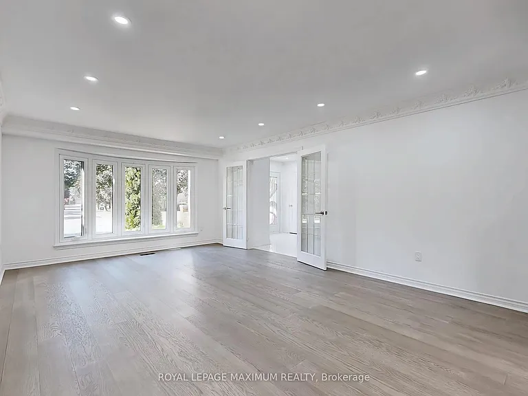 22A Waltham Cres — Photo 3
