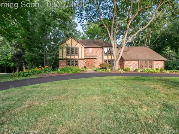8890 Northampton Dr, Plymouth, MI 48170