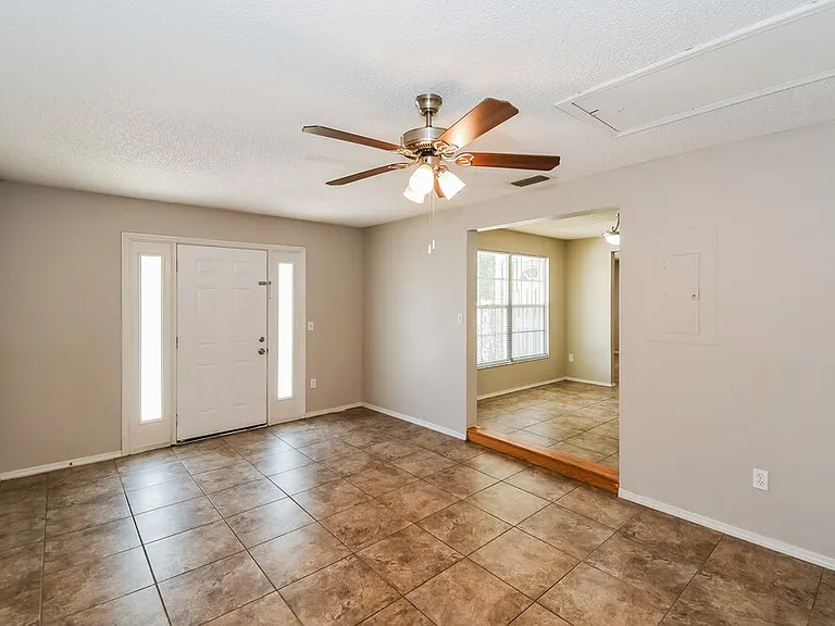 8244 Yolanda Ct — Photo 3