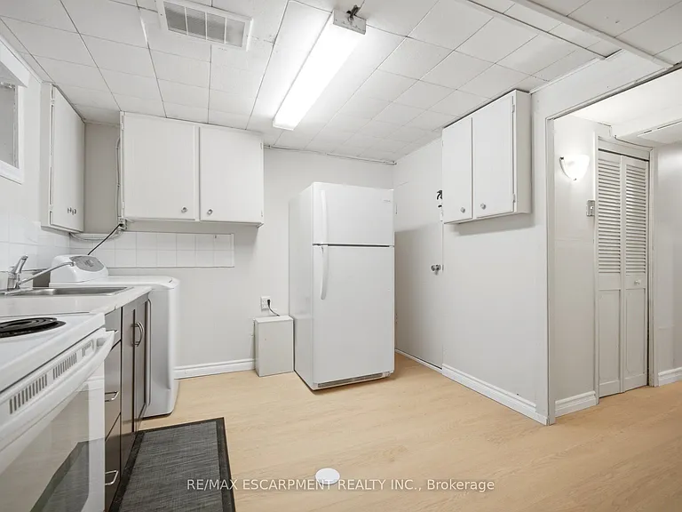 1926 Reiss Ct — Photo 22