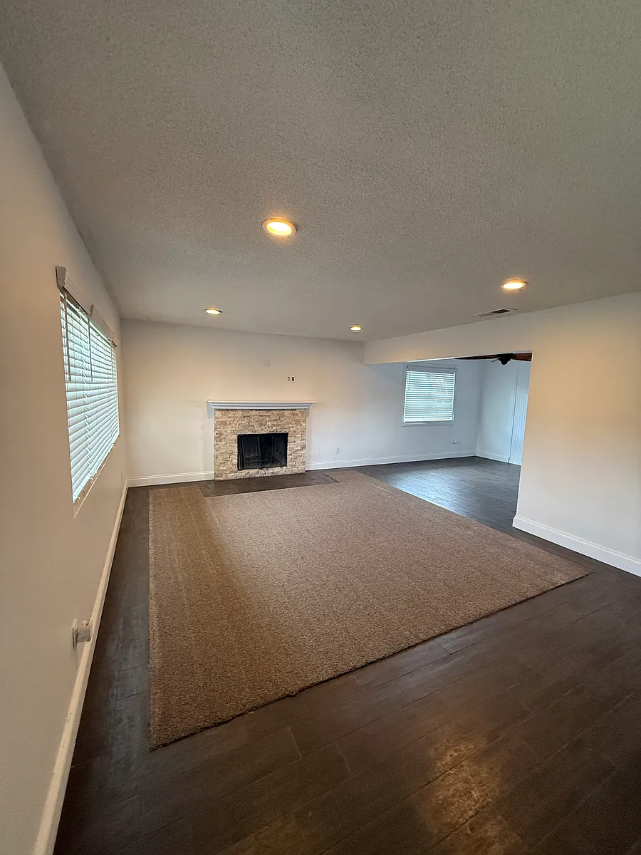 Building Photo - 3222 W Nicolet St