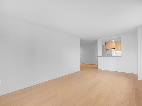 3rd image of 1 Columbus Pl APT N31g