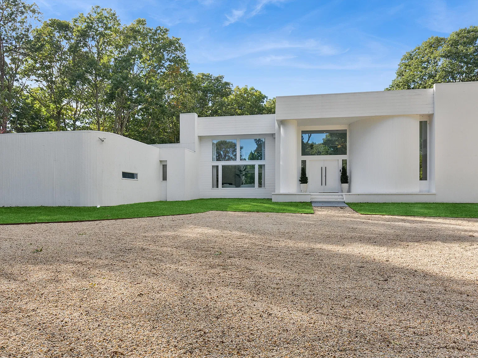 Wainscott South Oasis — Photo 2