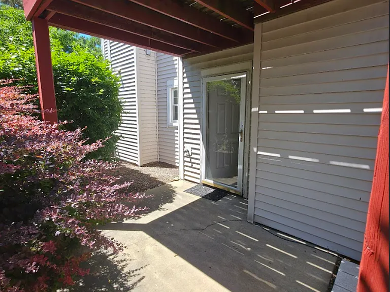 8114 Chester Pkwy — Photo 17