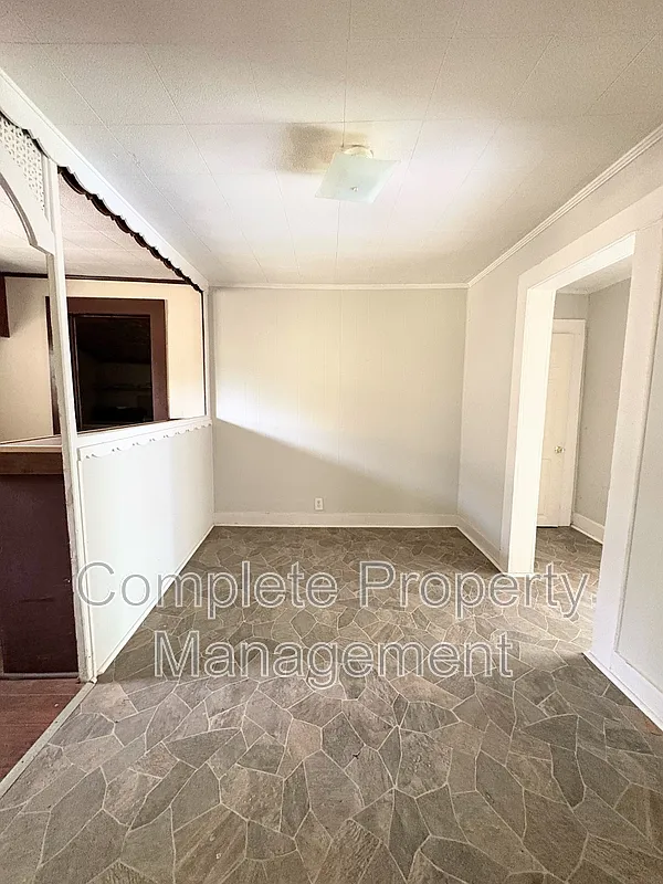 2 bed, 1.0 bath, 876 sqft, $850 — Photo 3