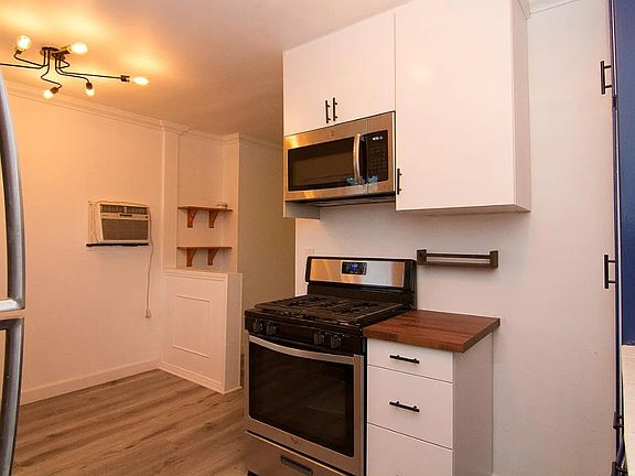 2nd image of 4137 Wade St APT C