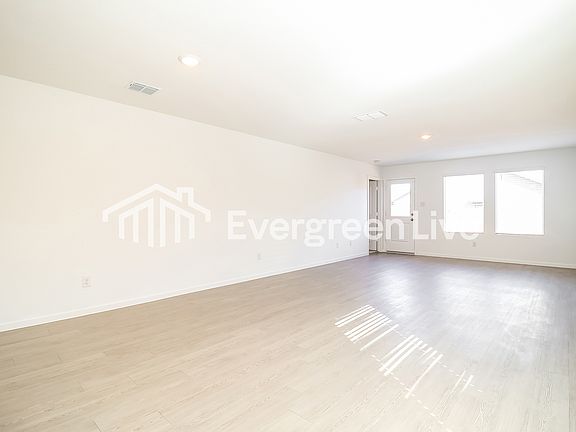 3rd image of 216 Sycamore Pl