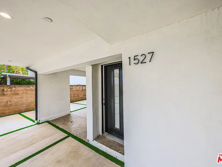 1525 S Carmelina Ave #1527 — Photo 2