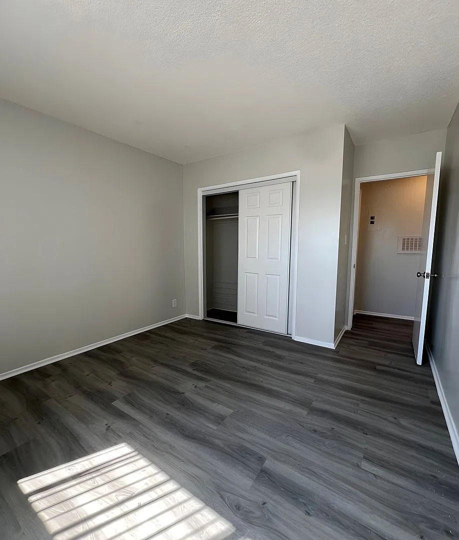2 bed, 1.0 bath, $2,289 — Photo 3