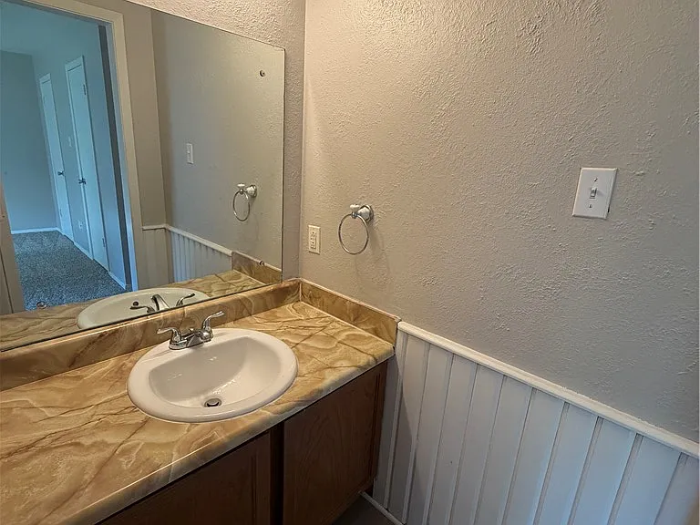 3206 Dallis Dr — Photo 8