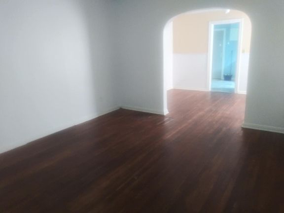 4th image of 1610 E Missouri Ave