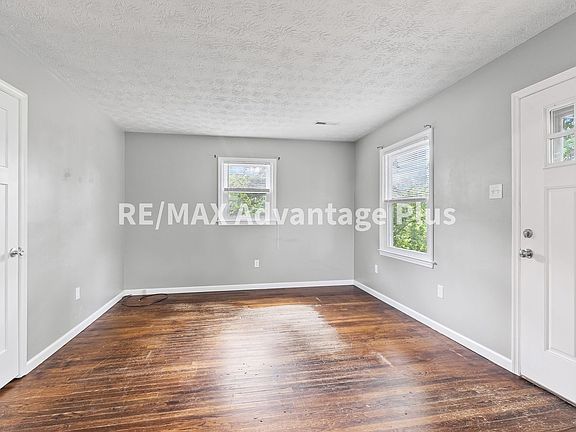 4th image of 200 Gross St