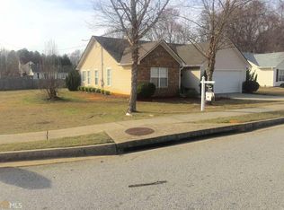 157 Waters Edge Dr, Locust Grove, GA 30248