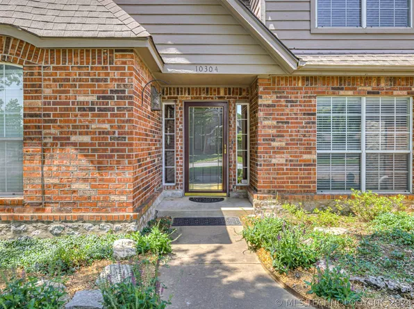 10304 S Delaware Pl, Tulsa, OK 74137