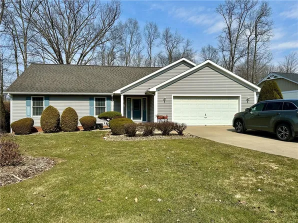 211 W Windridge Rd, Greenville, PA 16125