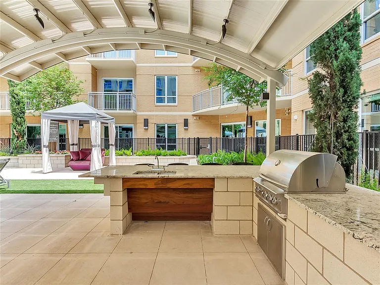 Preston Hollow Village — Photo 26