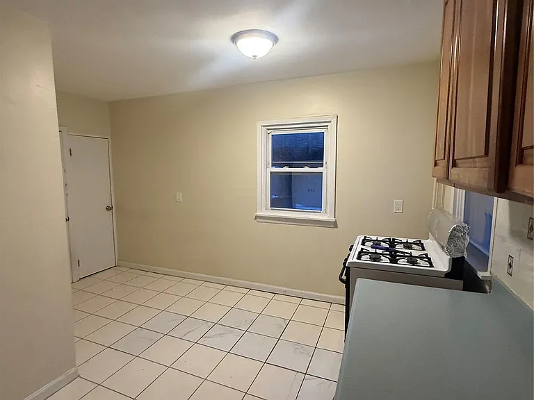 33 Kingston Ave #1 — Photo 2