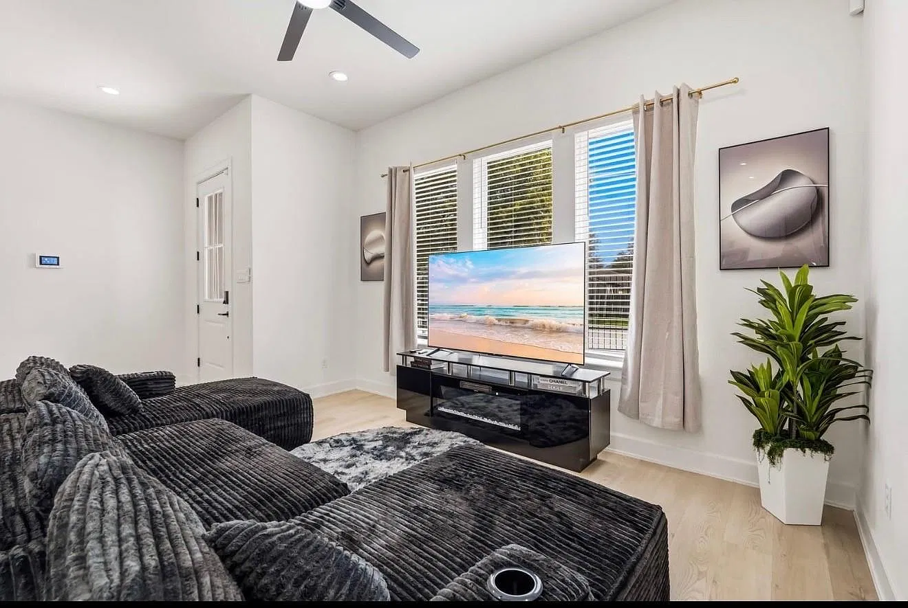 3 bed, 2.0 bath, $1,900 — Photo 3