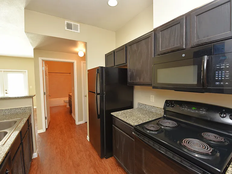 Seaside Landing Apartments — Photo 11