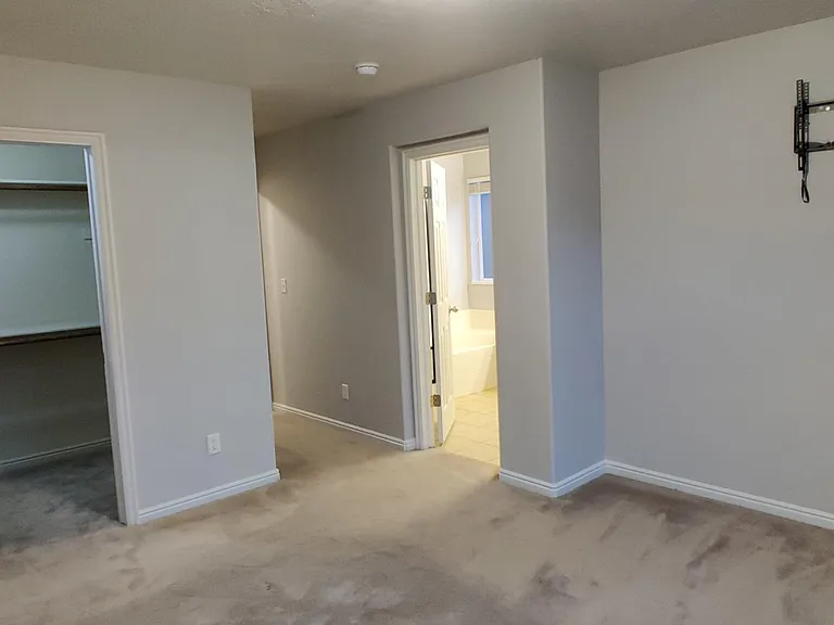 1077 N Kettering Dr — Photo 17