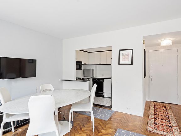 3rd image of 150-156 W 56th St APT 3611