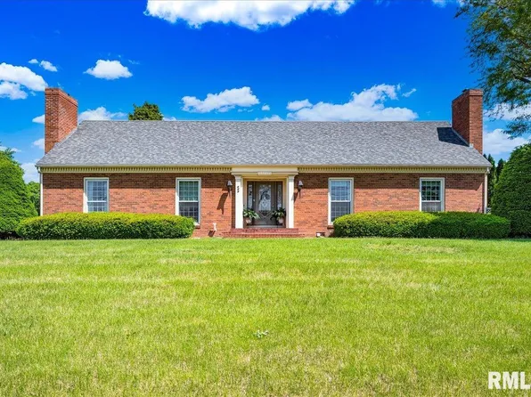 555 Kenwick Dr, Galesburg, IL 61401