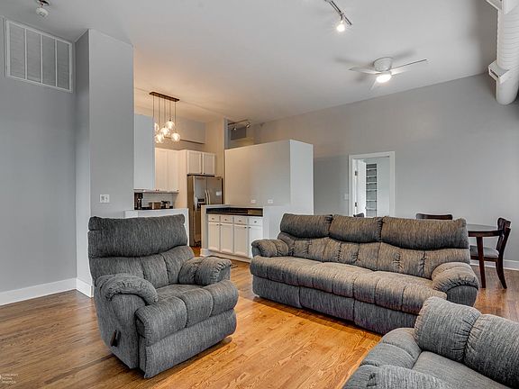 4th image of 4751 N Artesian Ave #P-13