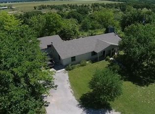 178 Center Point Dr, Center Pt, TX 78010