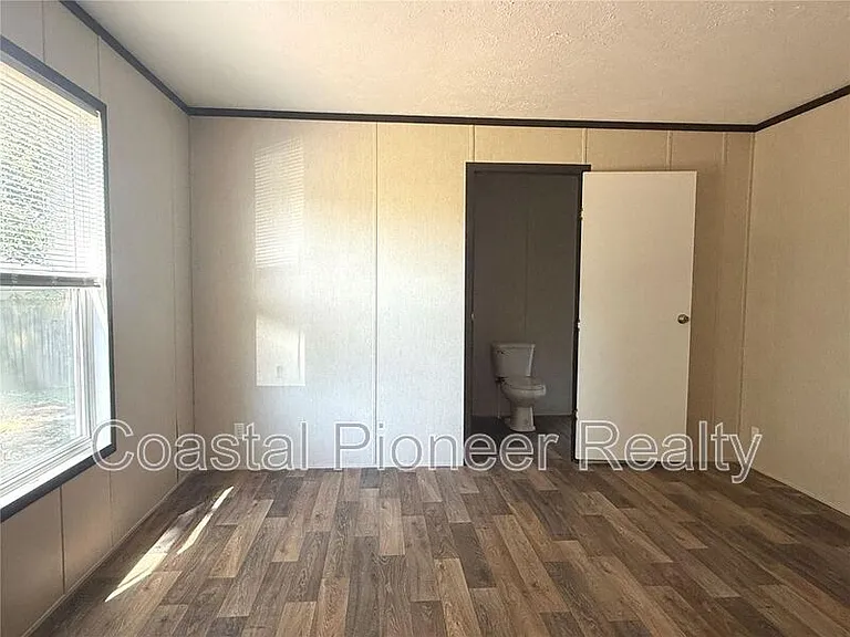 806 N Swindell Ave — Photo 9