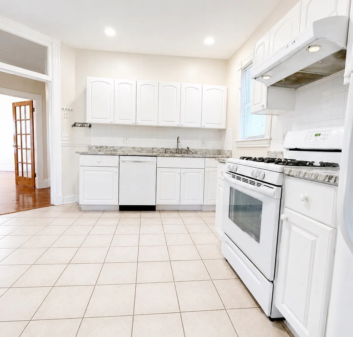 3 bed, 1300 sqft, $2,800 — Photo 3
