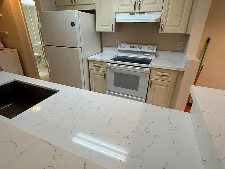 9833 Westview Dr #822 — Photo 1