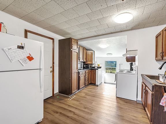 2nd image of 130 Summit St