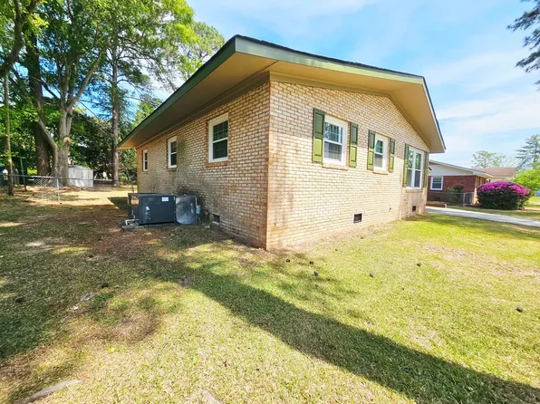 7526 Bridgeman Dr, Fayetteville, NC 28303