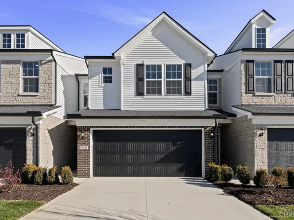 5574 E Spaniel Dr, Ann Arbor, MI 48108