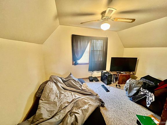 5th image of 831 S Stephenson Ave