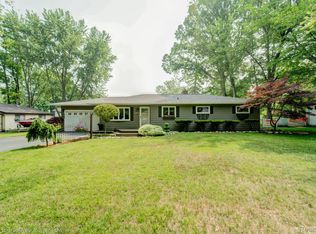 2980 Pinewood Dr, Port Huron, MI 48060