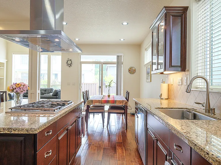 6572 NW 164th Ave — Photo 3