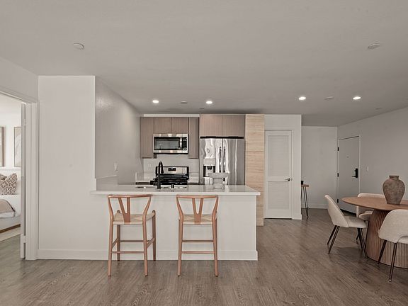 4th image of 725 N Alfred St APT 205