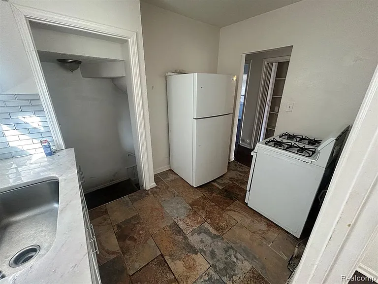 5081 Wayburn St — Photo 7