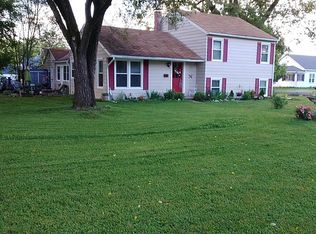 1216 E 4th St, Centralia, IL 62801