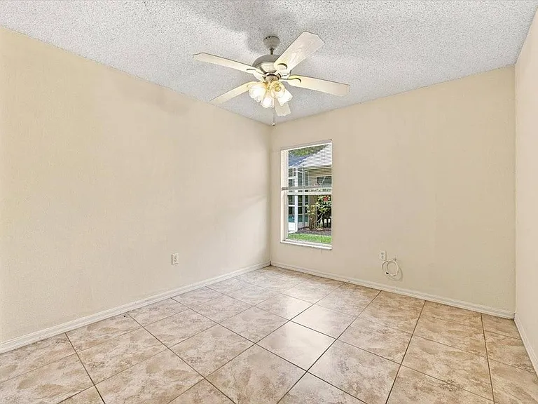 2393 Paulette Dr — Photo 17