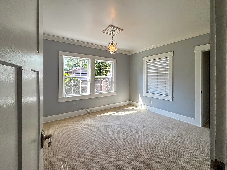 235 SE Lechner St — Photo 41