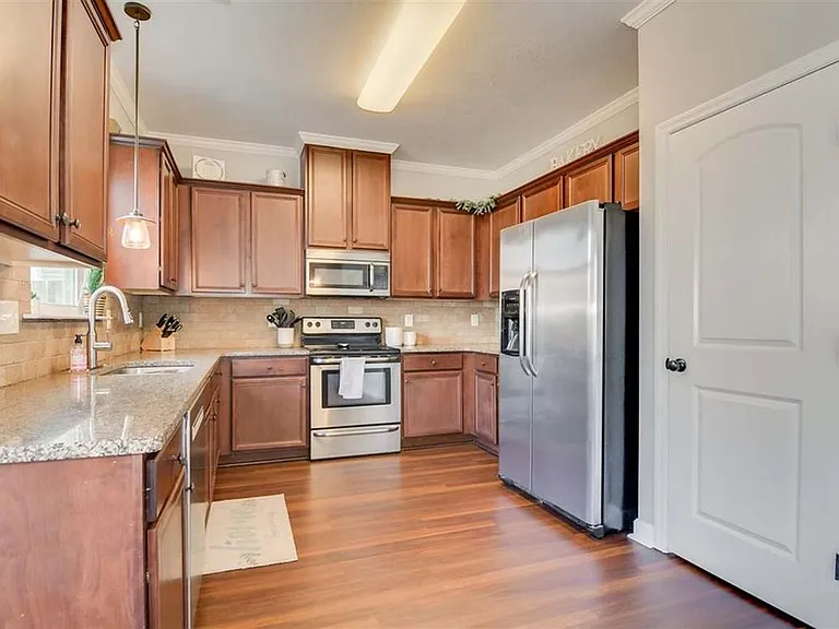 511 Sebastian Dr — Photo 14